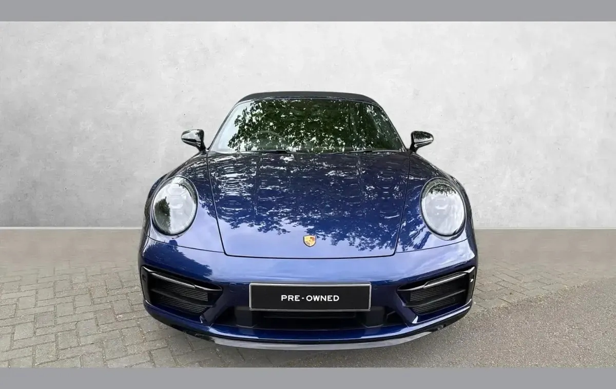 Begagnad Porsche 911 480 HK (353 kW) 2024 Blå Cab