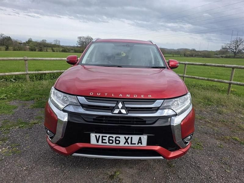 Used Mitsubishi Outlander P-HEV 199 HP (146 kW) 2016 Red Estate