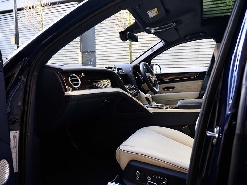 Used Bentley Bentayga 542 HP (398 kW) 2024 Blue SUV