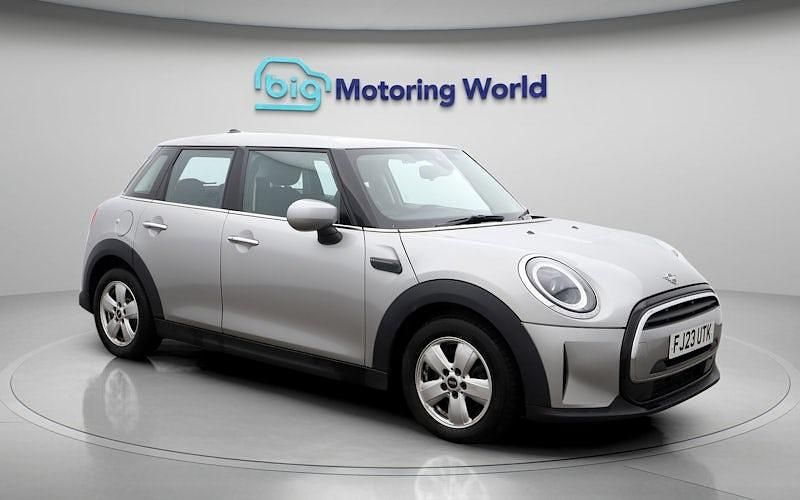 Begagnad Mini Cooper Classic 136 HK (100 kW) 2022 Silver Halvkombi