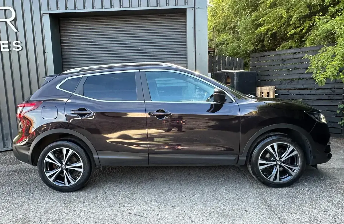 Used Nissan Qashqai N-Connecta 110 HP (80 kW) 2017 Black SUV