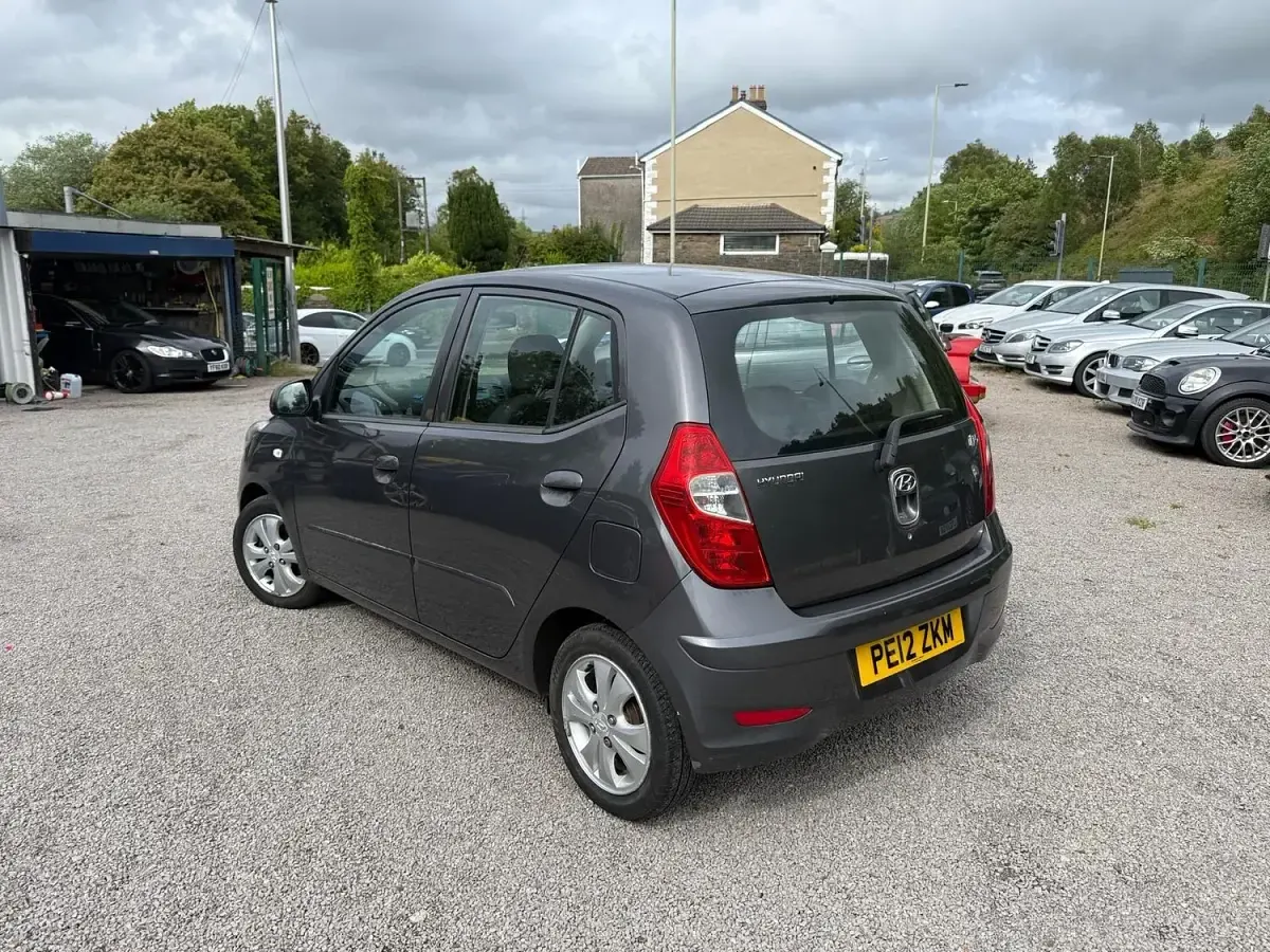 Used Hyundai i10 Active 85 HP (62 kW) 2012 Grey Hatchback