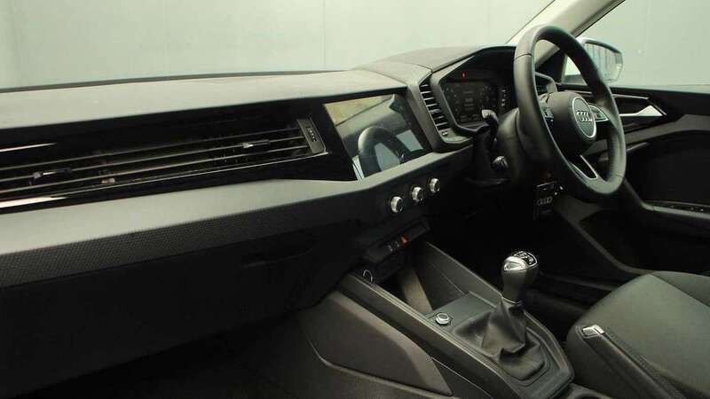 Used Audi A1 Design 94 HP (69 kW) 2020 White Hatchback