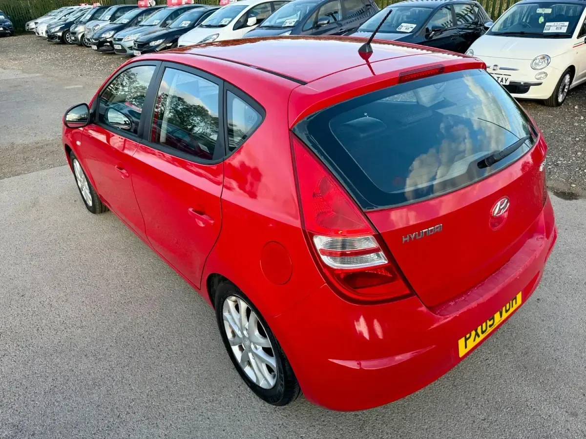 Used Hyundai i30 Style 109 HP (80 kW) 2009 Red Hatchback