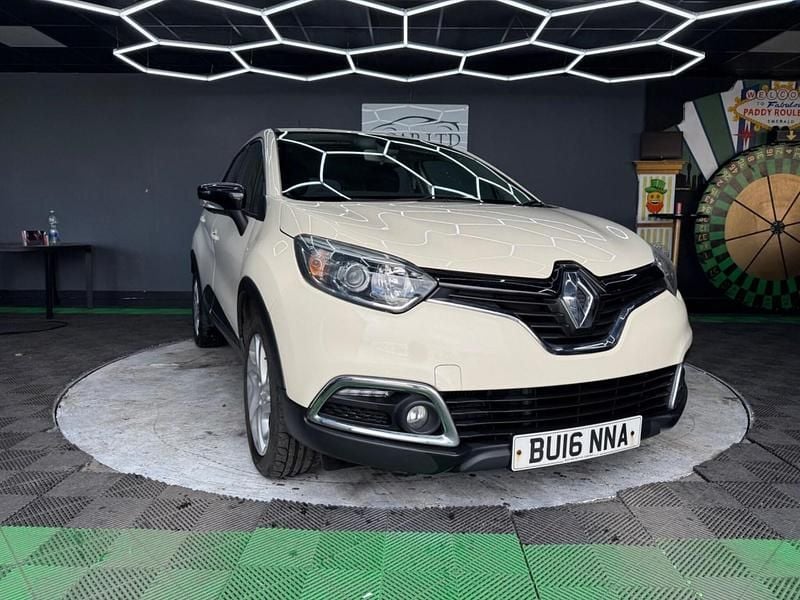 Second-hand Renault Captur Dynamique 90 CP (66 kW) 2016 Bej SUV