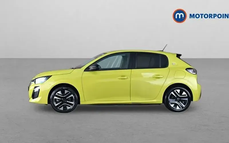Used Peugeot e-208 Style 100 kW (137 HP) 2023 Yellow Hatchback