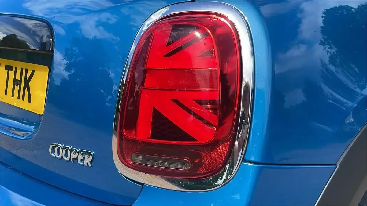 Usado Mini Cooper Classic 134 CV (98 kW) 2021 Azul Utilitario