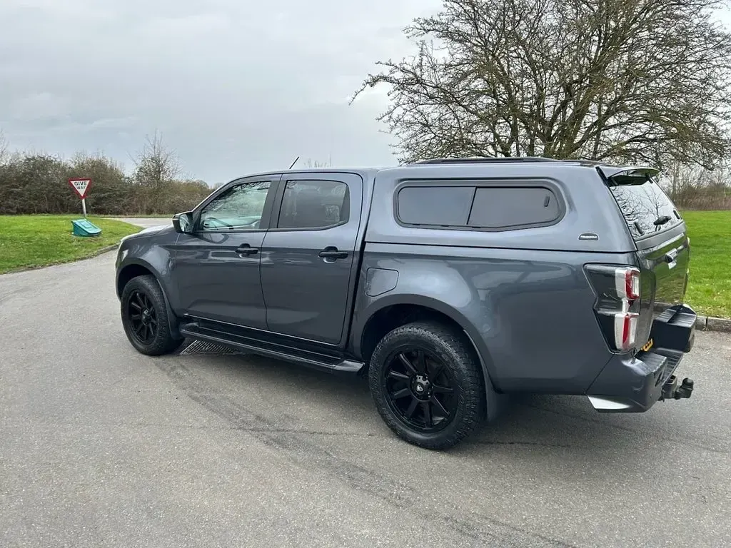 Used Isuzu D-Max 163 HP (119 kW) 2022 Grey Pickup