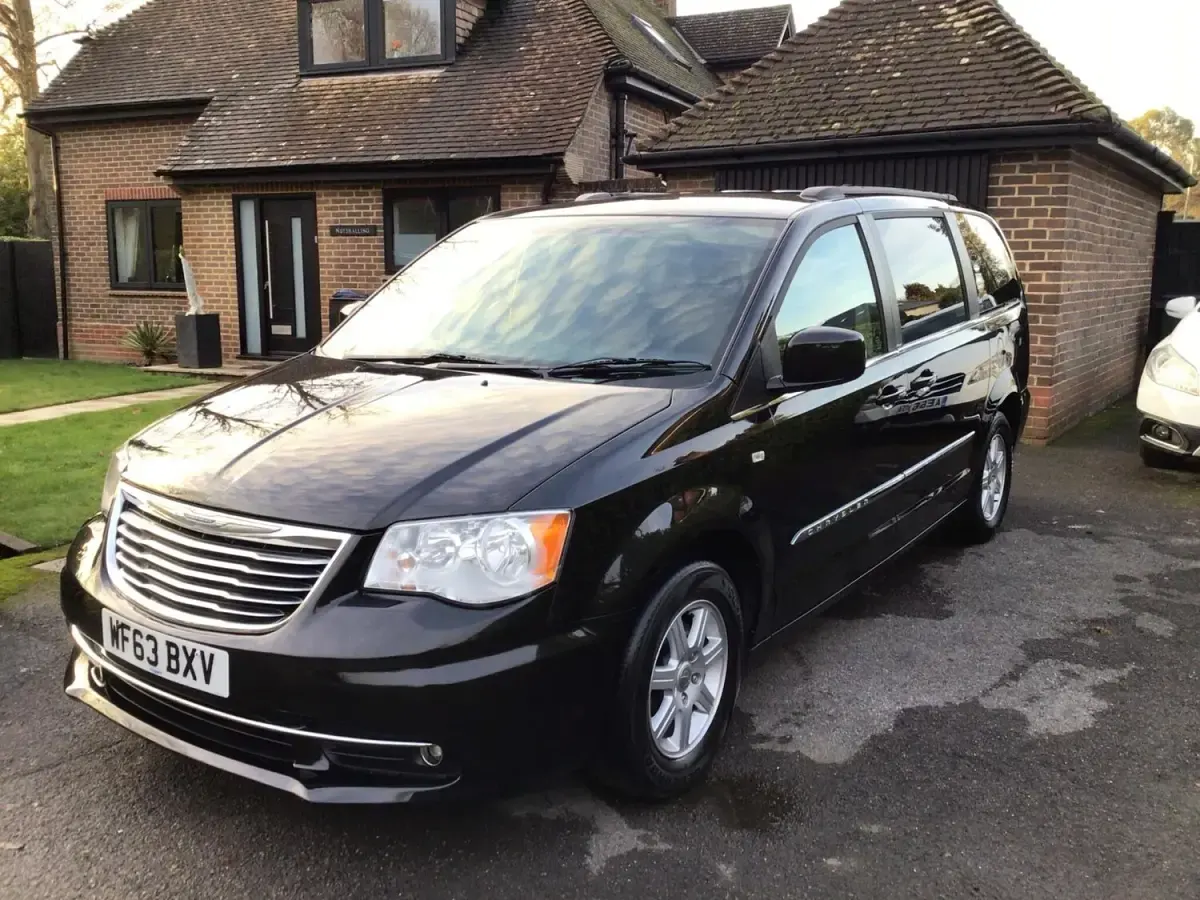 Used Chrysler Grand Voyager 2013 Black MPV