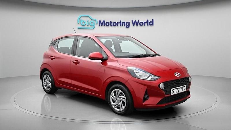 Usado Hyundai i10 SE 67 HP (49 kW) 2023 Vermelho Citadino