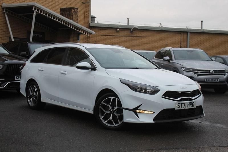 White Used 2021 Kia Ceed Sportswagon Estate | £8,885 (Super price) - Image 1/4