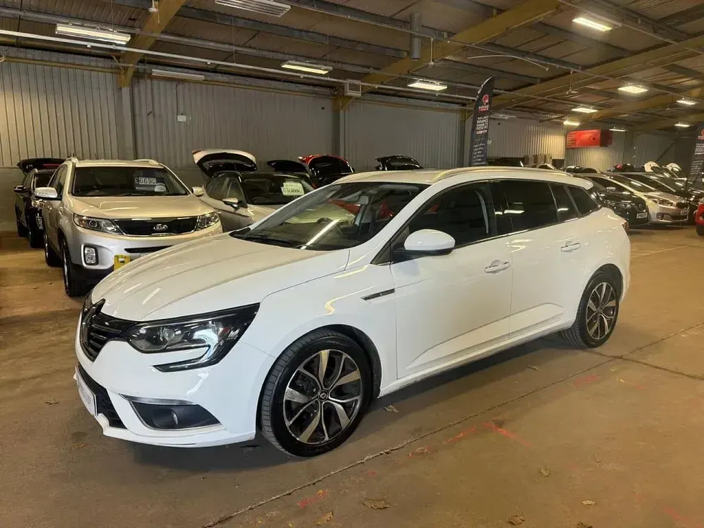 Used Renault Mégane GrandTour Iconic 115 HP (84 kW) 2019 White Estate