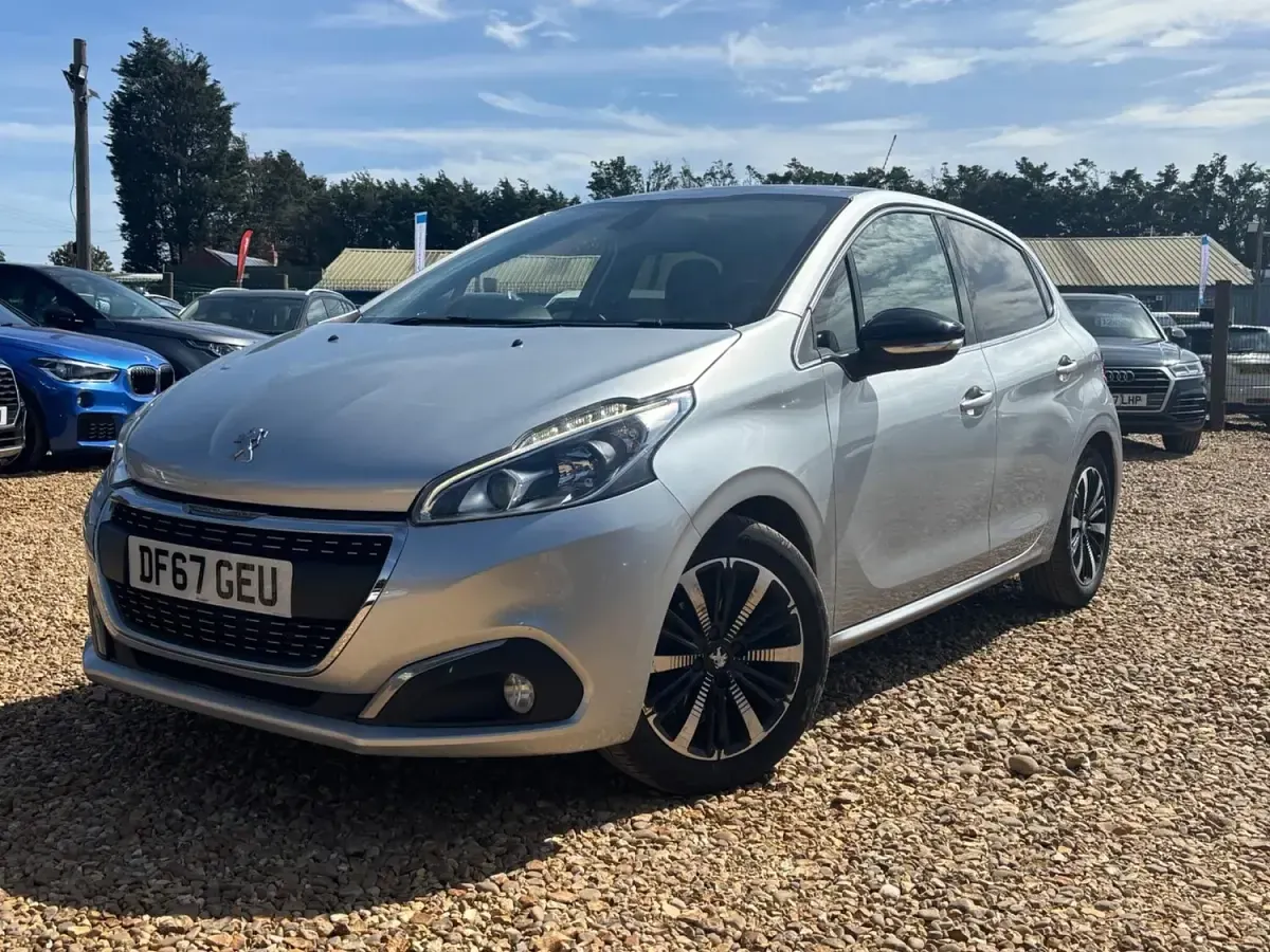 Used Peugeot 208 Allure Premium 80 HP (58 kW) 2018 Silver Hatchback