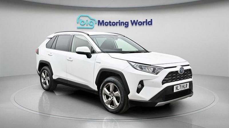 Used Toyota RAV4 Hybrid Design 222 HP (163 kW) 2021 White SUV