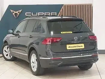 Usado VW Tiguan Life 150 CV (110 kW) 2021 Gris SUV