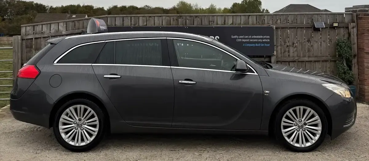 Used Vauxhall Insignia 160 HP (117 kW) 2012 Grey Estate