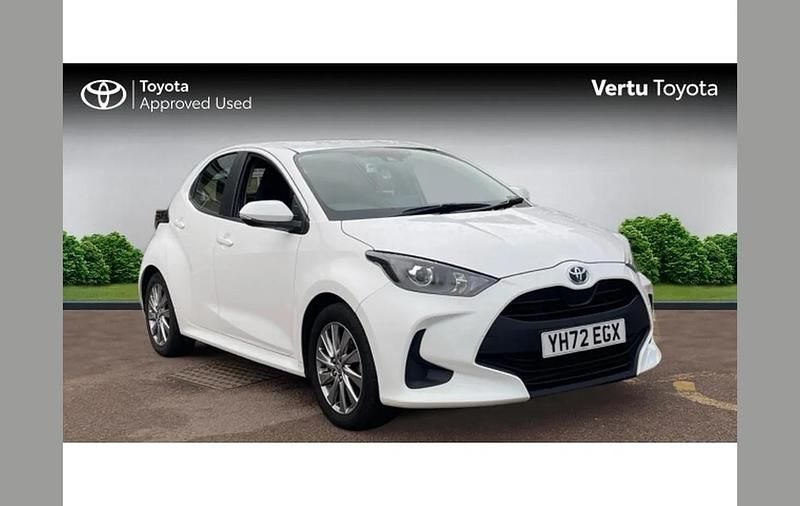 Used Toyota Yaris Hybrid 116 HP (85 kW) 2022 White Hatchback