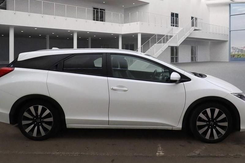 Orchid white Used 2016 Honda Civic SR Estate | £8,275 (Fair price) - Image 1/1