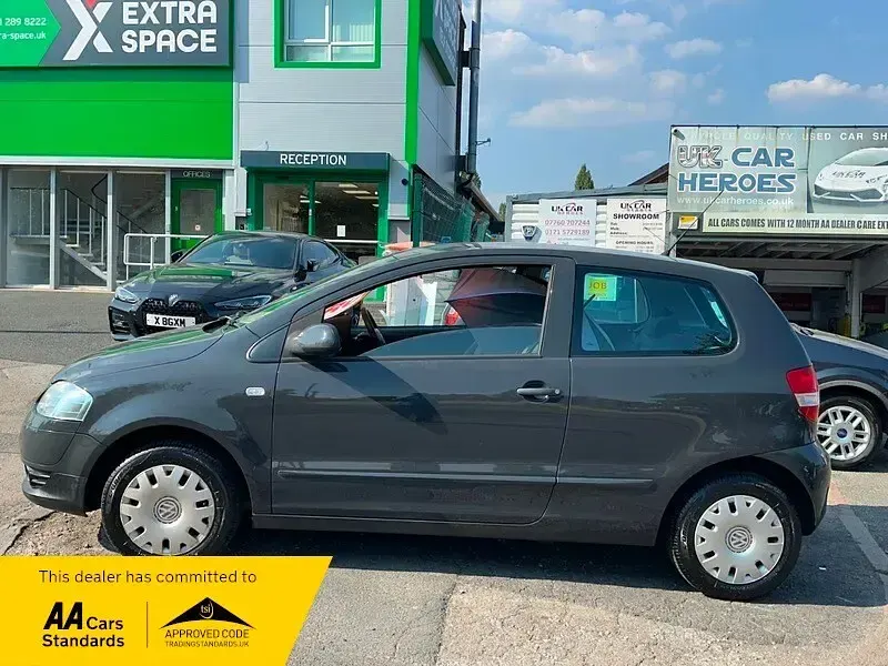 Used VW Fox Comfortline 60 HP (44 kW) 2011 Grey Hatchback