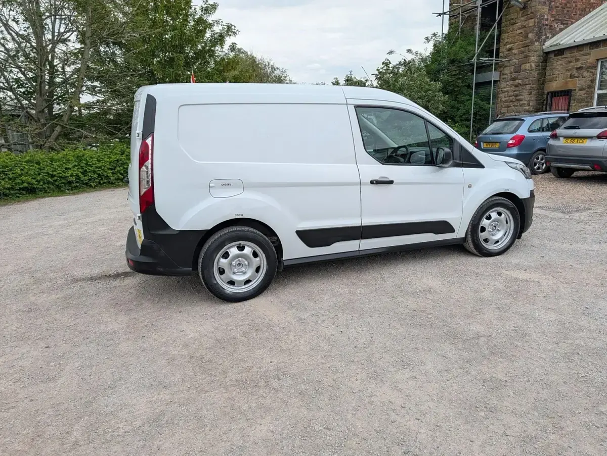 Gebraucht Ford Transit Connect 75 PS (55 kW) 2020 Weiß Van / Kleinbus