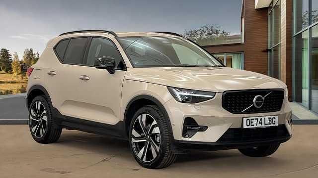 Used 2025 Volvo XC40 Ultra SUV | £35,995 (Expensive) - Image 1/4
