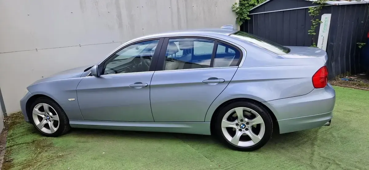 Used BMW 318 Exclusive 2011 Blue Sedan