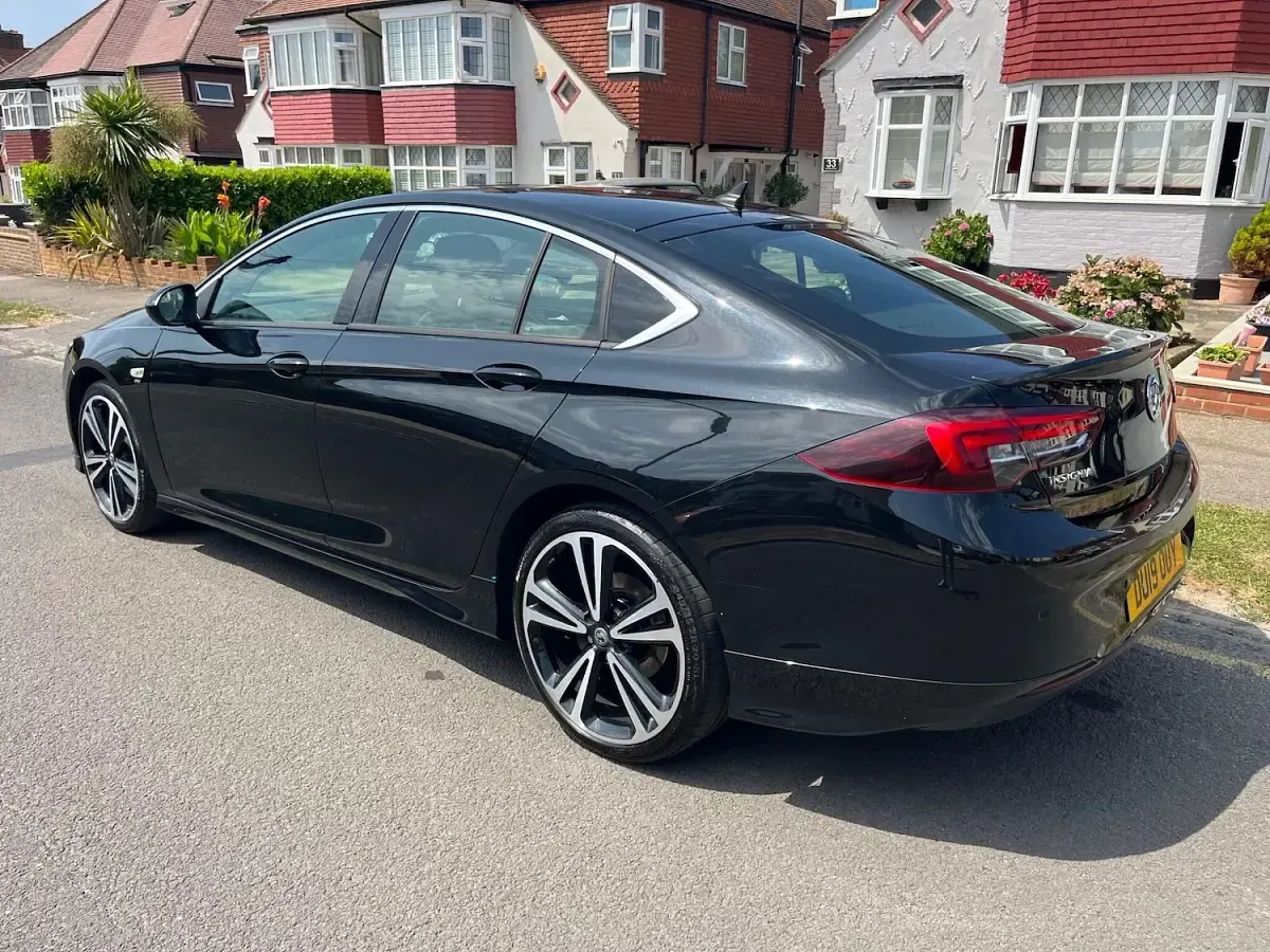 Used Vauxhall Insignia SRi 170 HP (125 kW) 2019 Black Hatchback