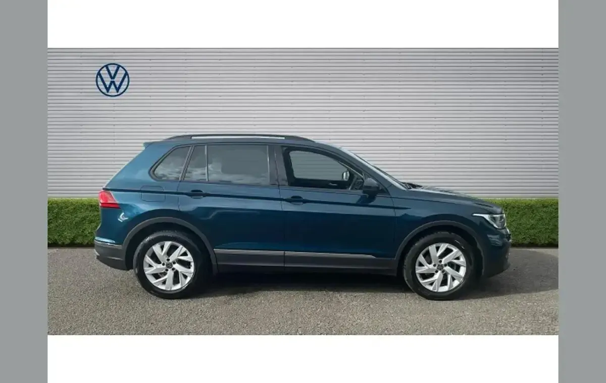 Used VW Tiguan Life 150 HP (110 kW) 2024 Blue SUV