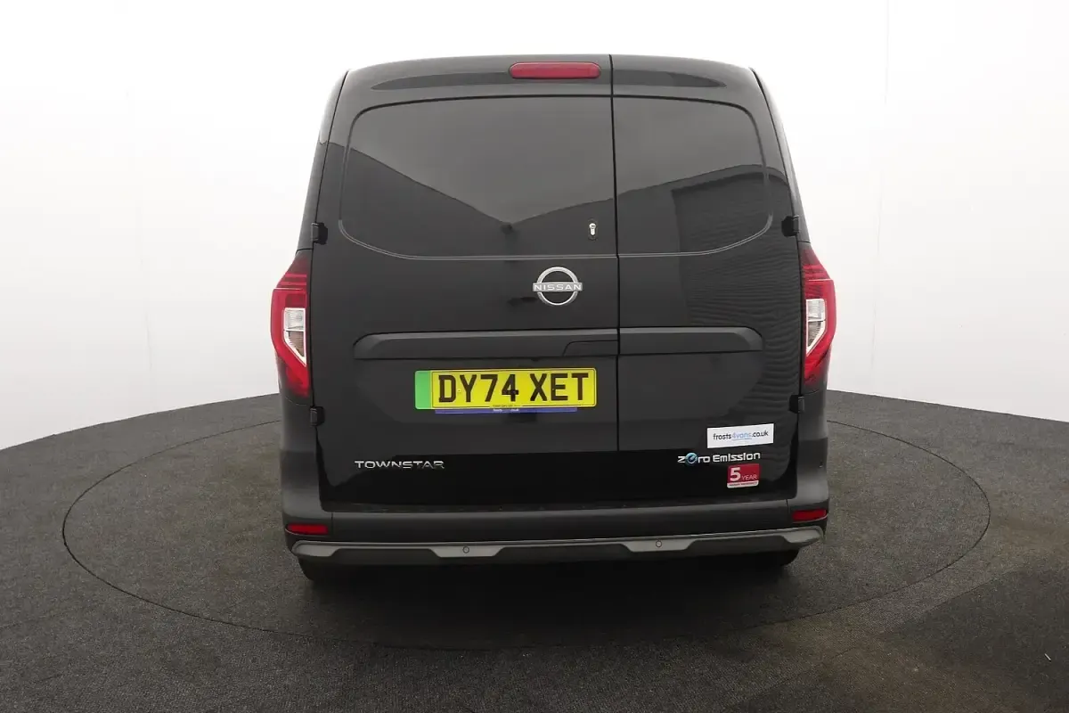 Used Nissan Townstar Tekna 89 kW (122 HP) 2024 Black Van
