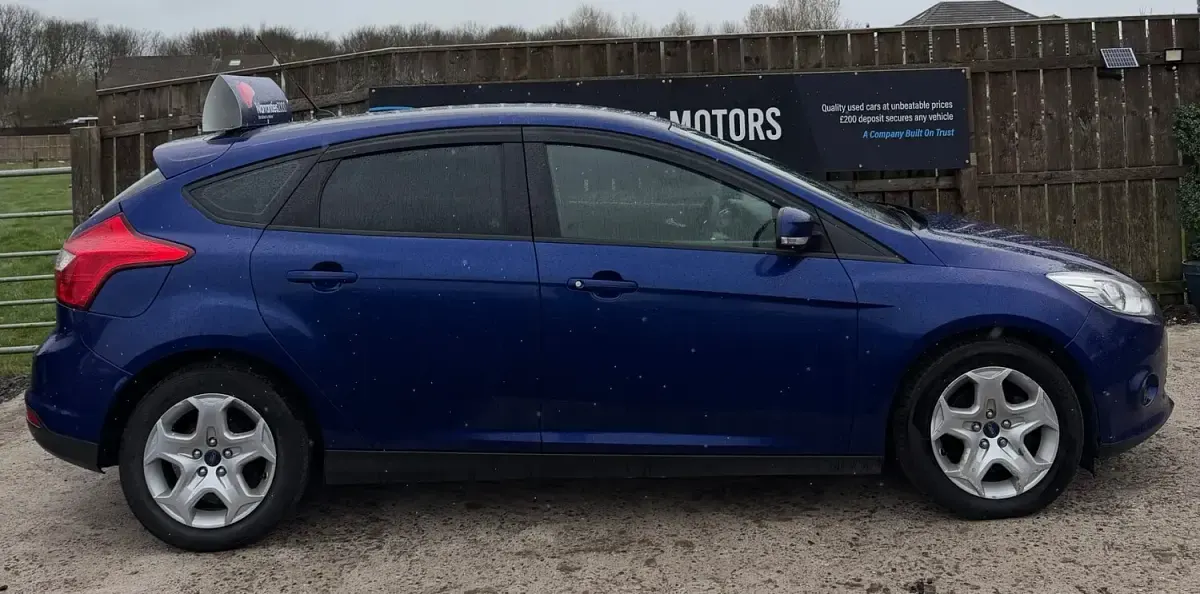Used Ford Focus 115 HP (84 kW) 2014 Blue Hatchback