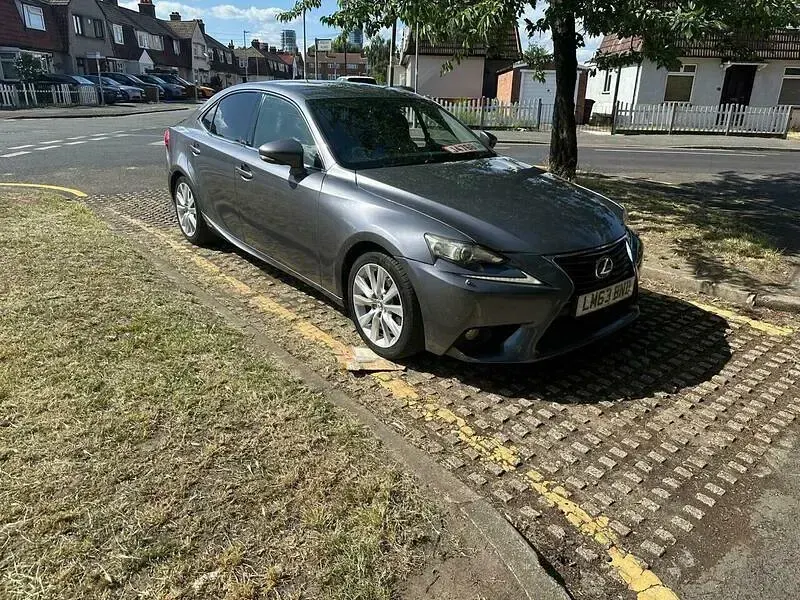 Used Lexus IS300h 223 HP (164 kW) 2013 Grey Sedan