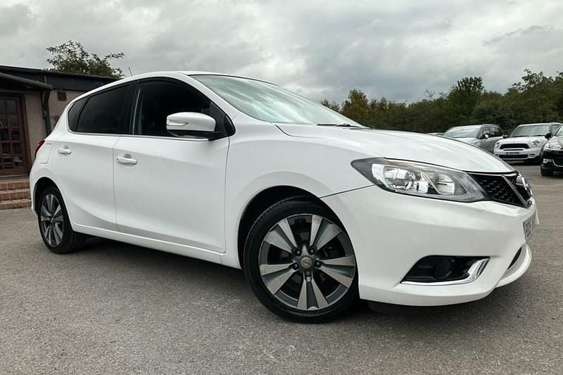 White Used 2015 Nissan Pulsar Tekna Hatchback | £4,495 (Good price) - Image 1/1