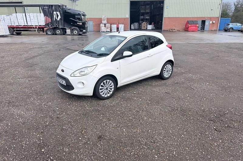 Used Ford Ka Zetec 69 HP (50 kW) 2013 White Hatchback