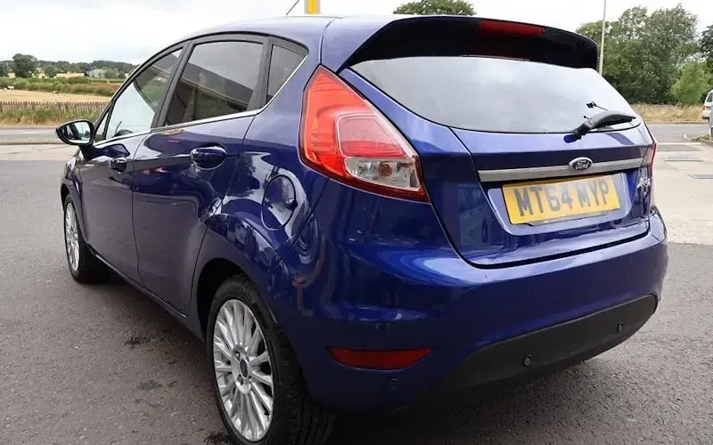 Used Ford Fiesta Titanium 75 HP (55 kW) 2015 Blue Hatchback