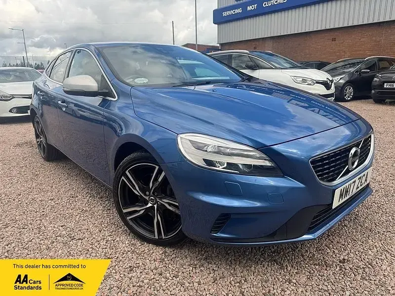 Used Volvo V40 R-Design Pro 190 HP (139 kW) 2017 Blue Hatchback
