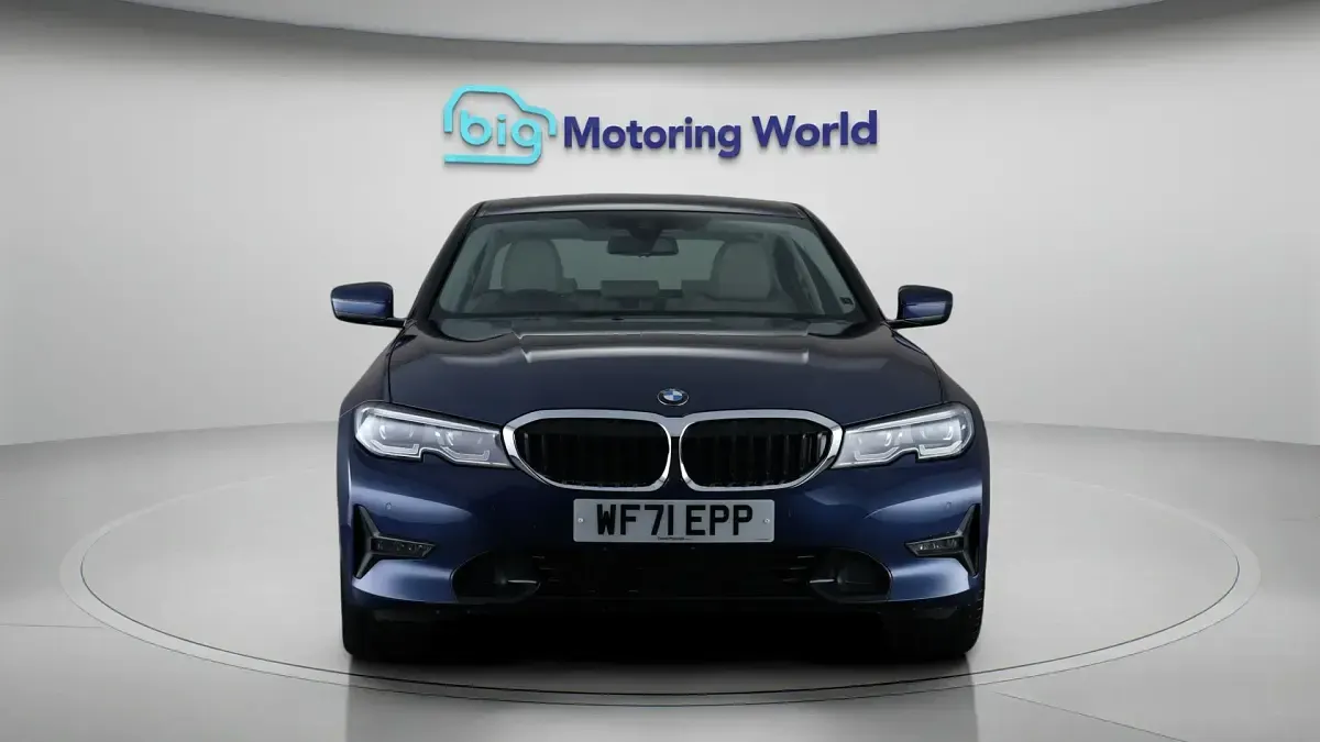 Used BMW 330 Sport Line 254 HP (186 kW) 2021 Blue Sedan