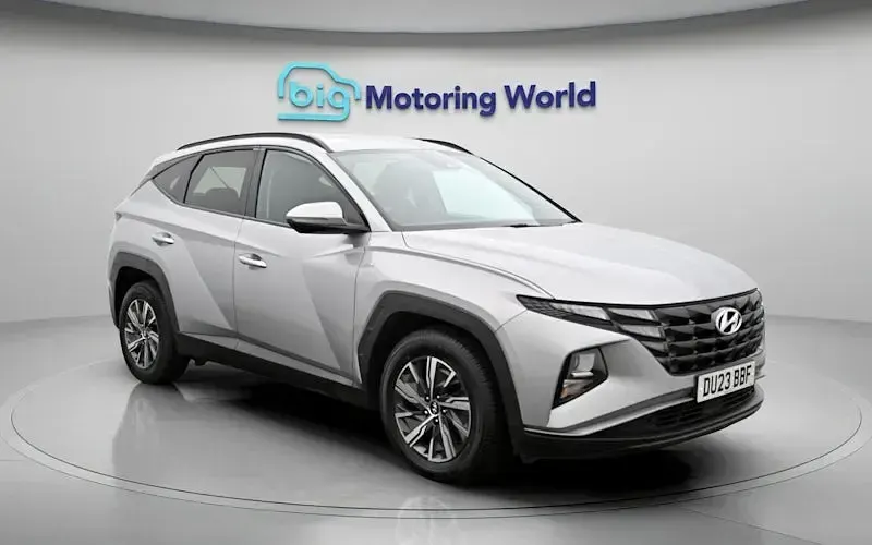Usado Hyundai Tucson SE 180 HP (132 kW) 2023 Prateado SUV