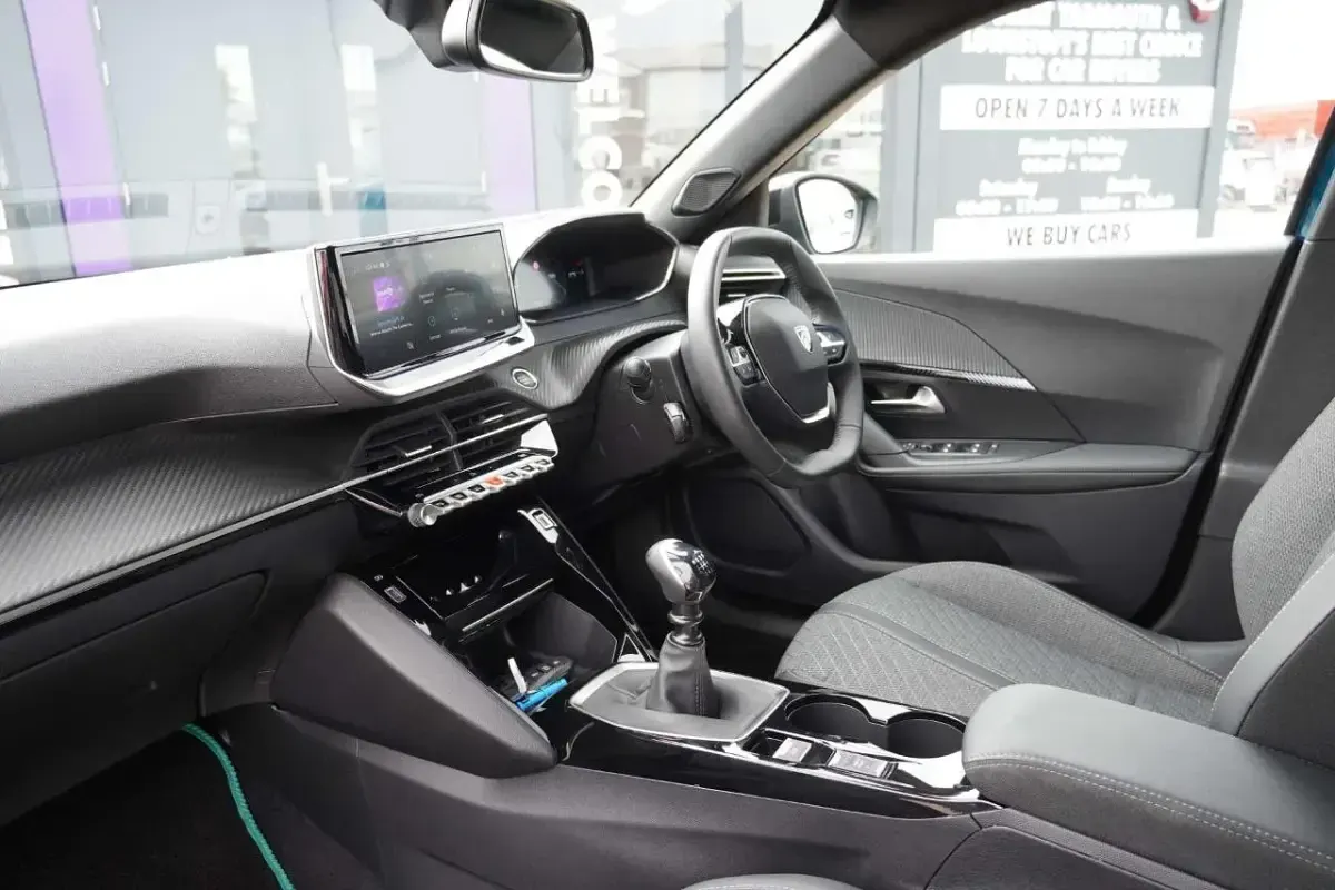 Used Peugeot 2008 Allure 99 HP (72 kW) 2025 Blue SUV