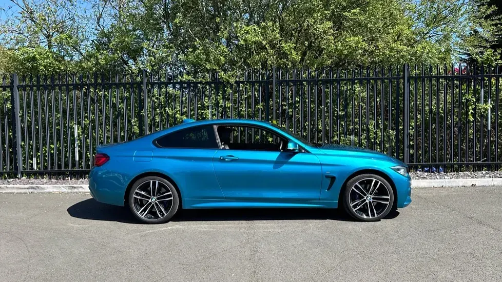 Usado BMW 420 M Sport 187 HP (137 kW) 2020 Azul Coupé