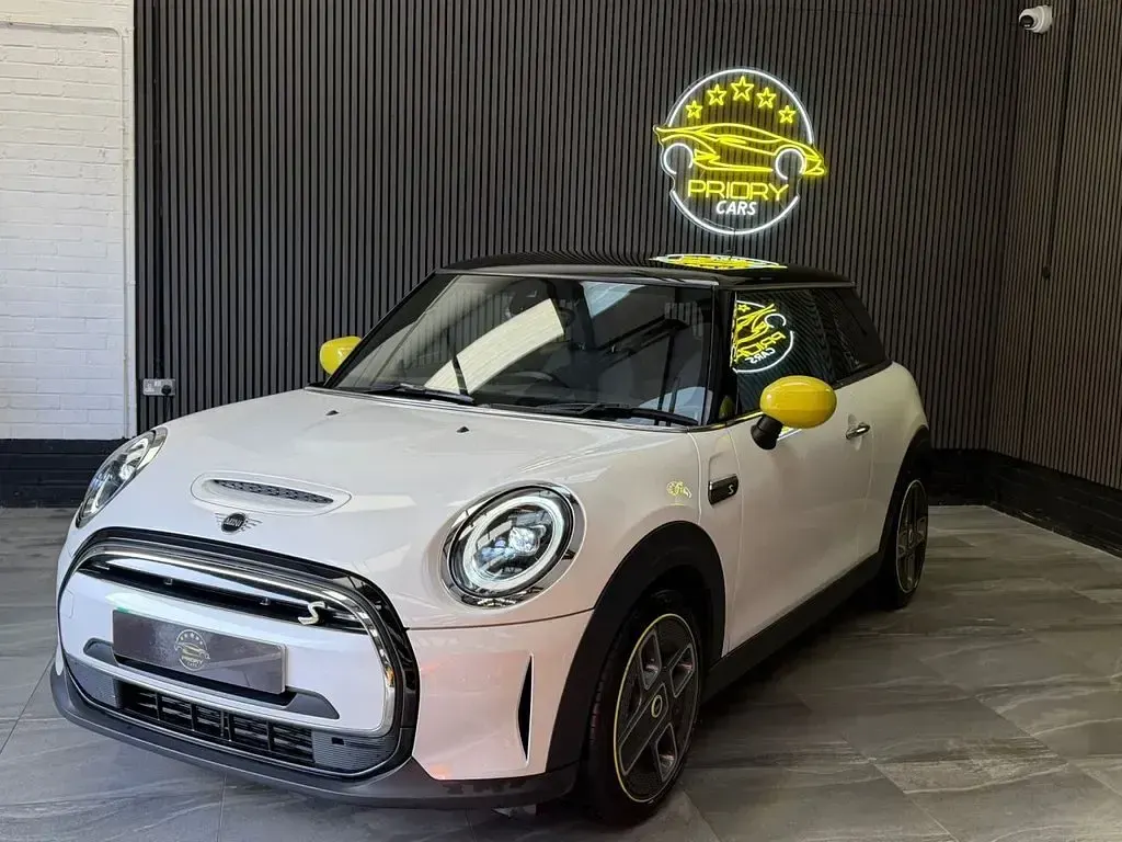 Used Mini Cooper SE Hatch 135 kW (184 HP) 2023 White Hatchback