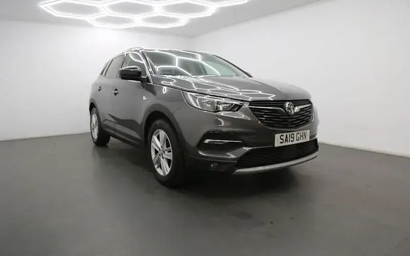 Used Vauxhall Grandland X Design Edition 131 HP (96 kW) 2019 SUV