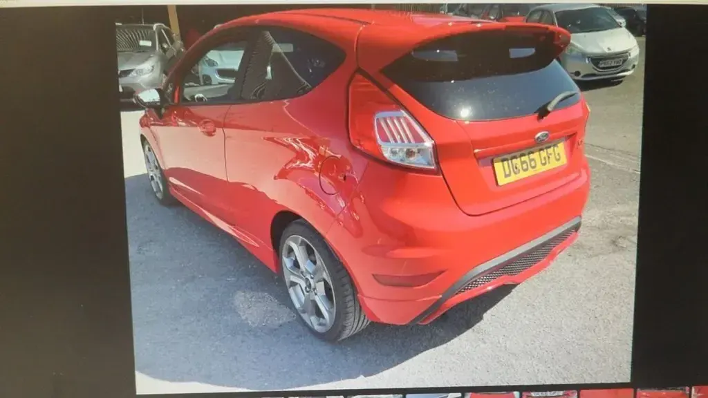Usado Ford Fiesta ST 182 HP (133 kW) 2017 Vermelho Citadino