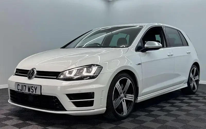 Begagnad VW Golf VII R 310 HK (228 kW) 2016 Halvkombi