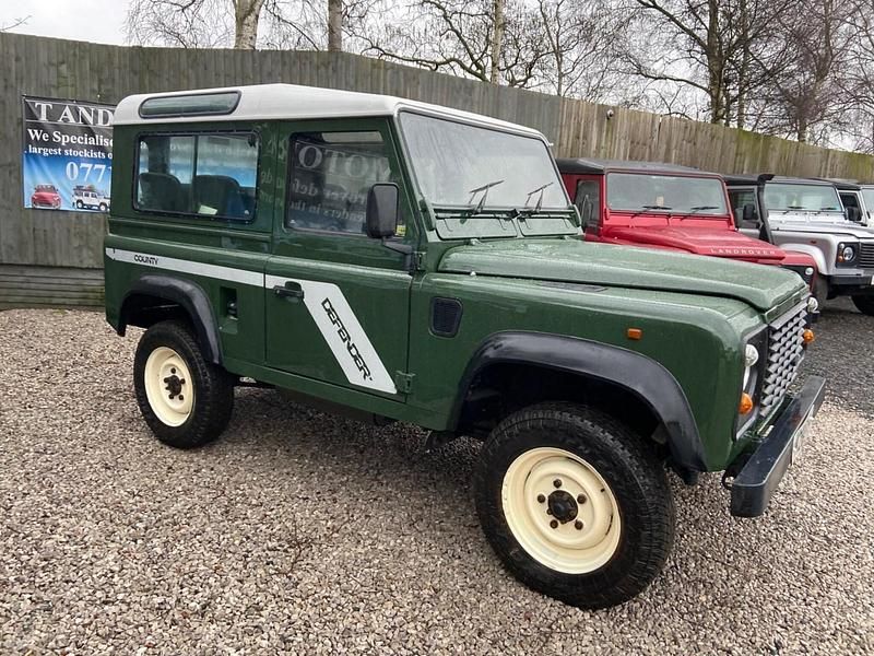 Used Land Rover Defender 111 HP (81 kW) 1995 Green Hatchback