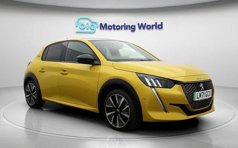 Used Peugeot e-208 Premium 100 kW (136 HP) 2021 Yellow Hatchback