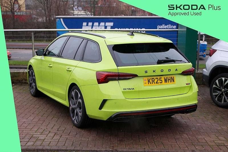 Used Skoda Octavia vRS 265 HP (194 kW) 2025 Hyper green Estate