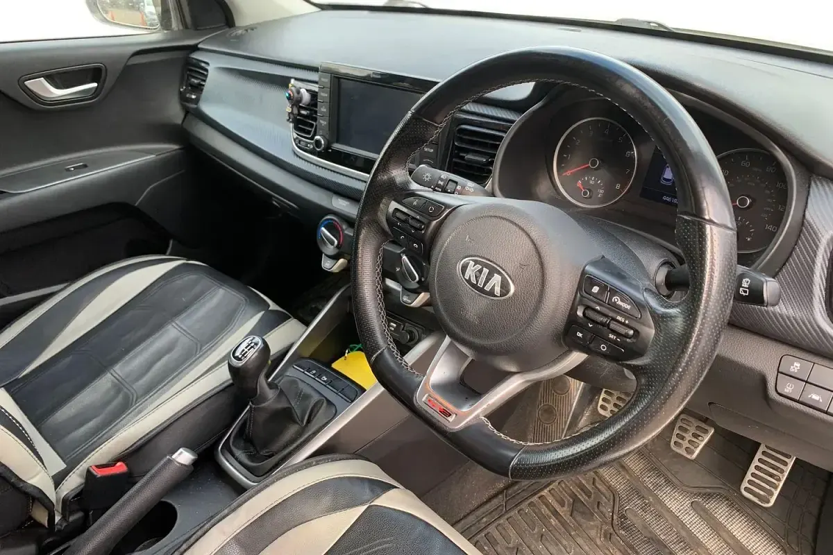 Usado Kia Rio GT-Line 120 CV (88 kW) 2019 Blanco Utilitario