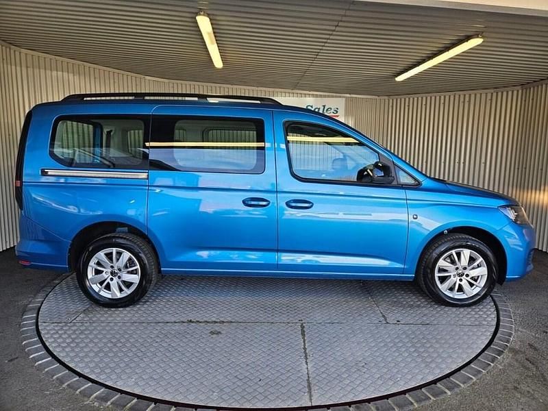 Used VW Caddy Maxi S 114 HP (83 kW) 2022 Blue MPV