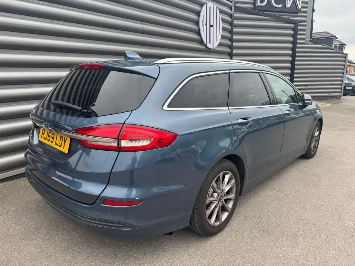 Używany Ford Mondeo Zetec 150 KM (110 kW) 2020 Niebieski Kombi