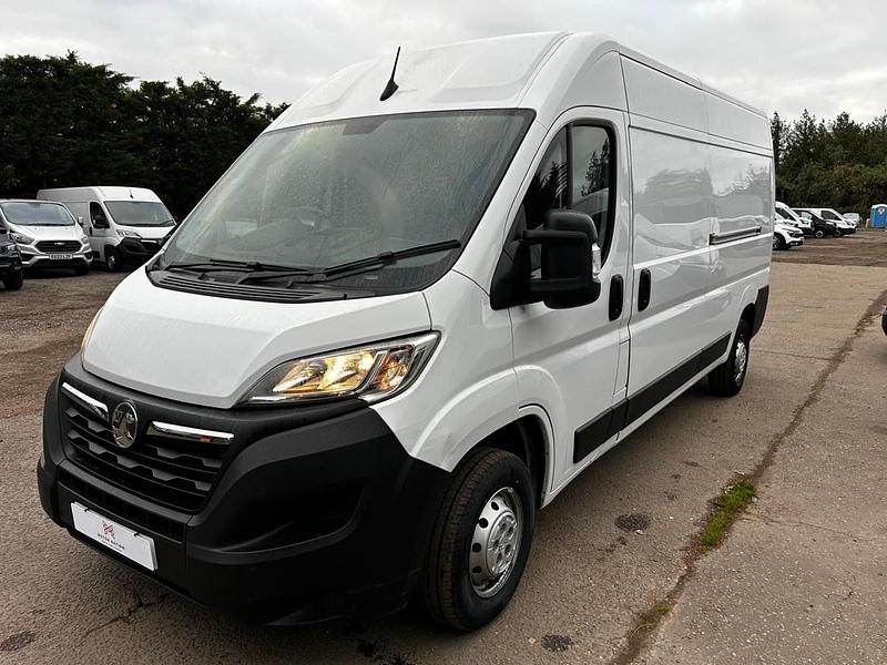 Used Vauxhall Movano S 140 HP (102 kW) 2023 White MPV